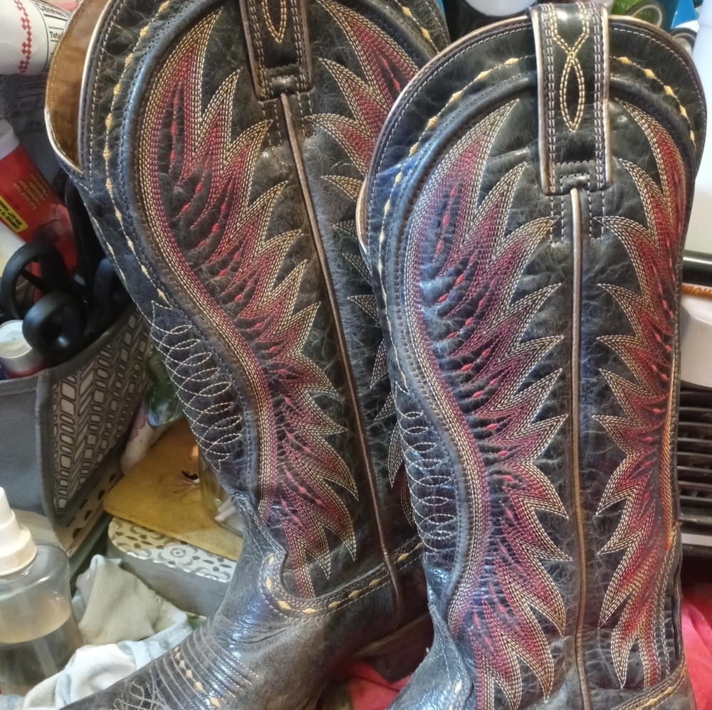 Ariat lady's western boots, size 91/2B charcoal gray with red